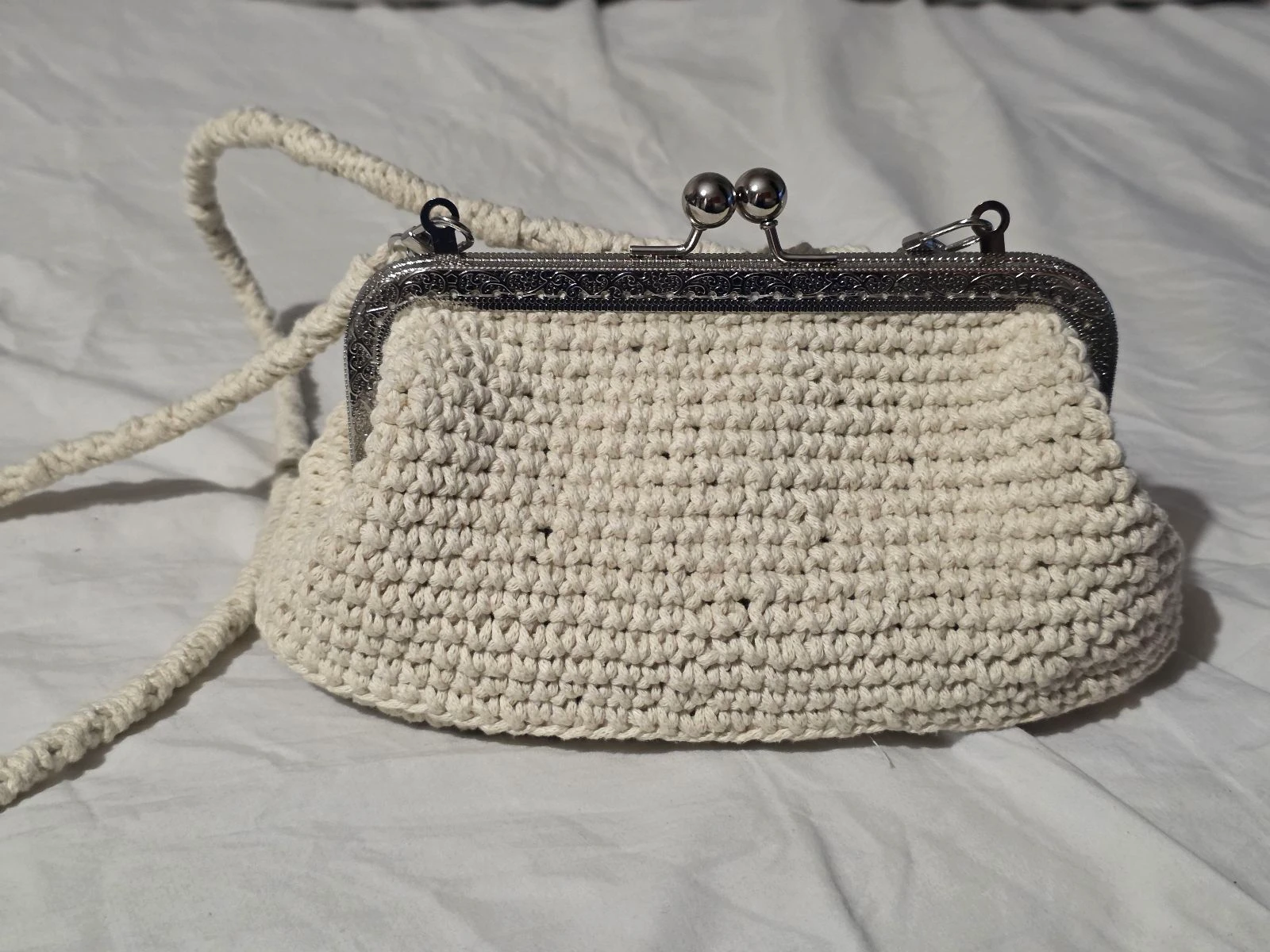 Small handmade white crochet clutch bag with retro clasp and shoulder strap – photo 3